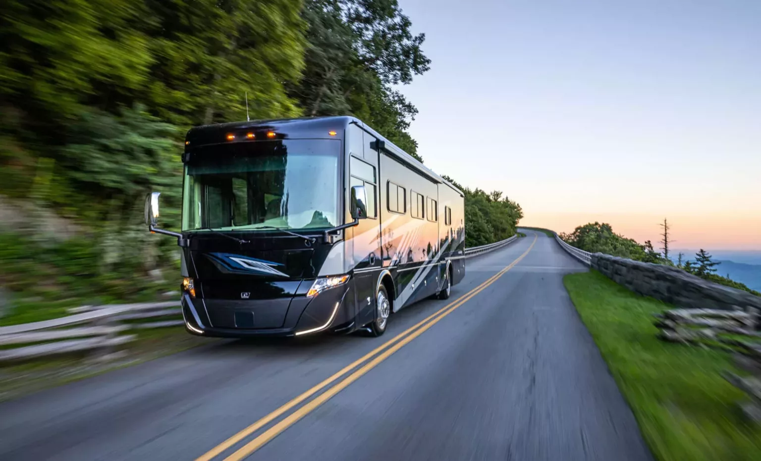 Tiffin Motorhomes : Luxury Life on the Road Corporate Story Tiffin Motorhomes : Luxury Life on the Road Corporate Story