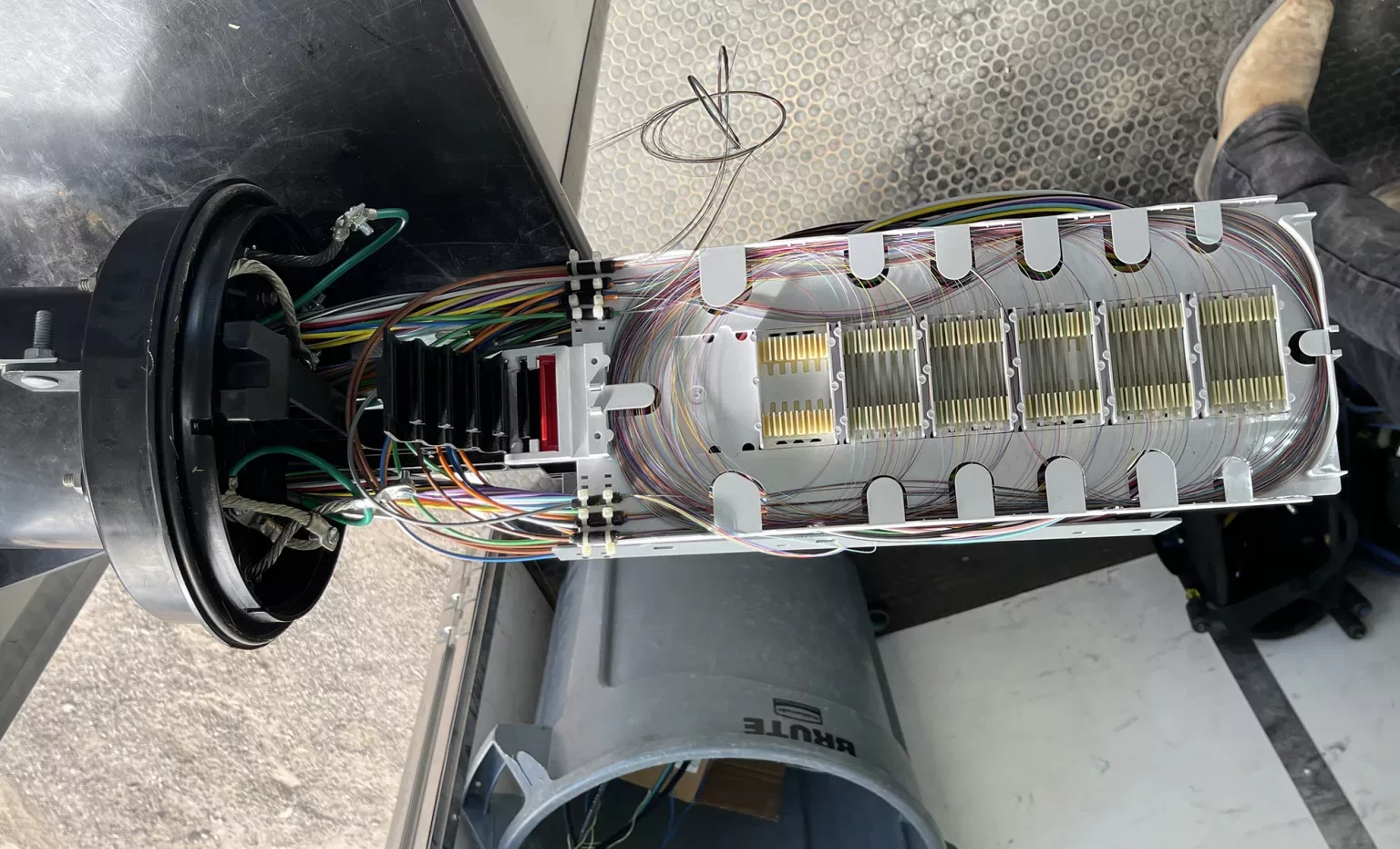 TrueNet Fiber splice tray that holds 80 fiber optic cables